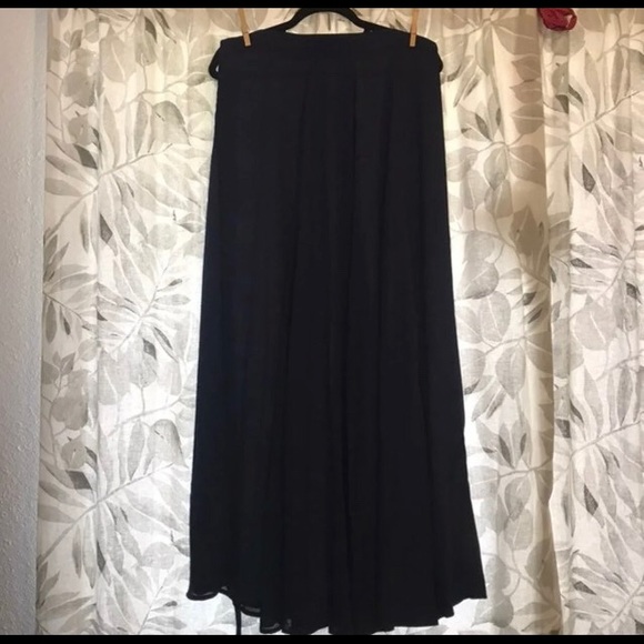 Lace Crop Top Knot Skirt Set - Picture 3 of 7